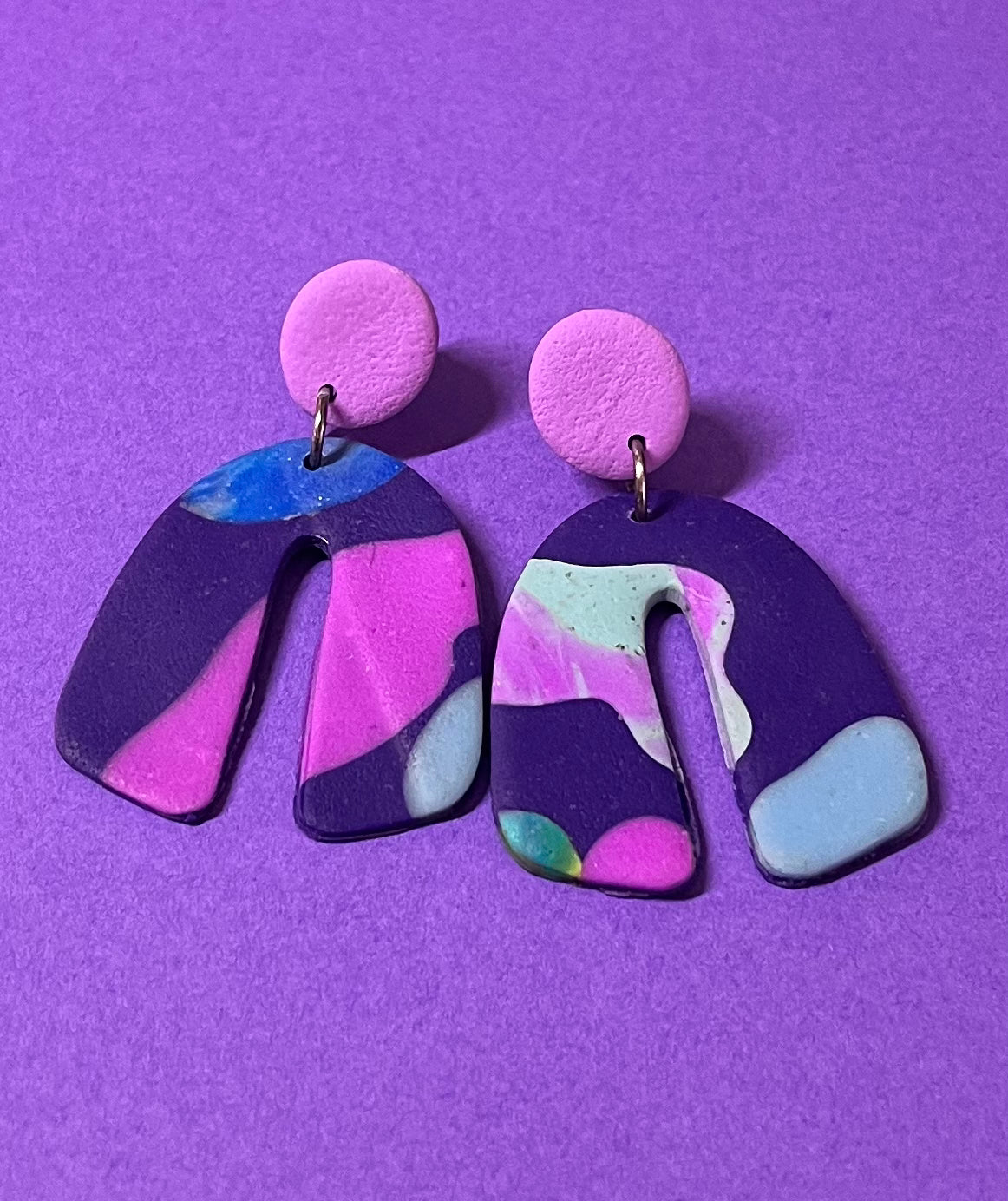Lilafarbene Ohrringe, handgemacht, farbenfroh