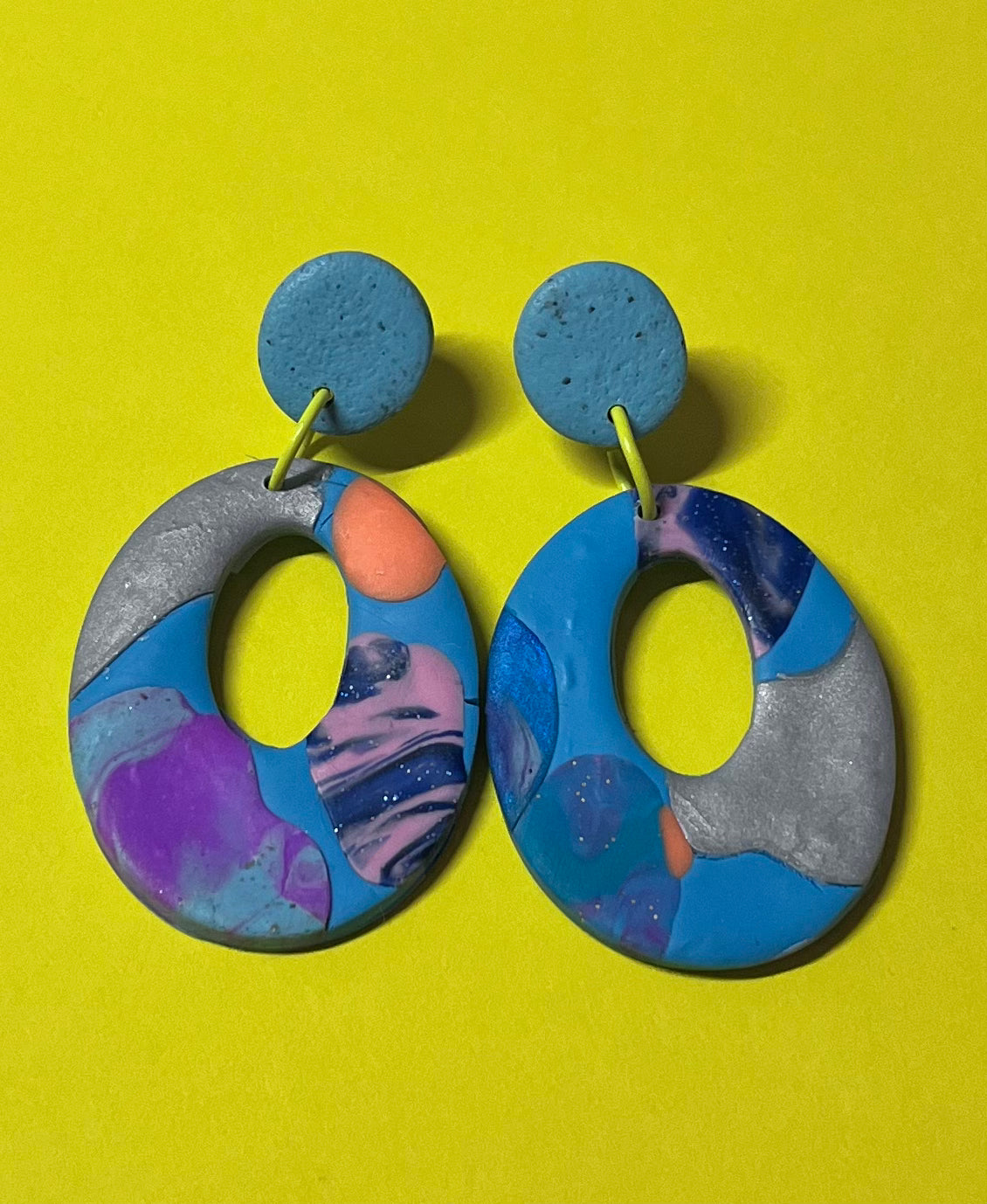 Bunte, auffällige Ohrringe aus Polymer Clay, handgemacht in Berlin