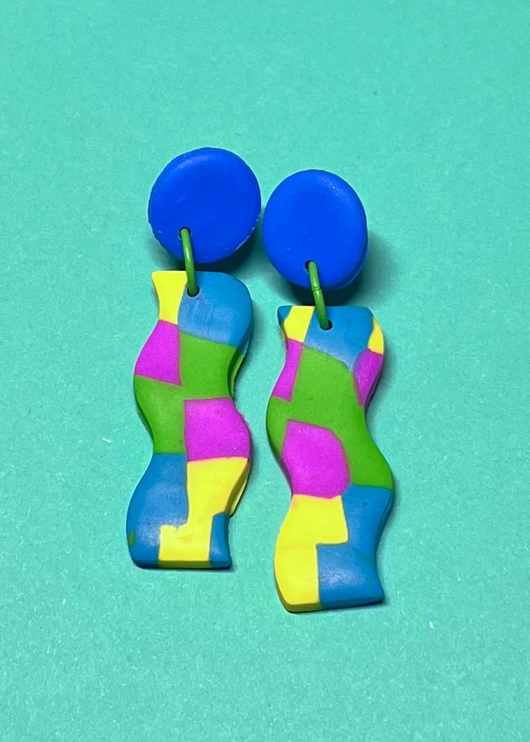 Farbenfrohe handgemachte Ohrringe aus Polymerton in tollen Farben, hübsch für jeden Anlass