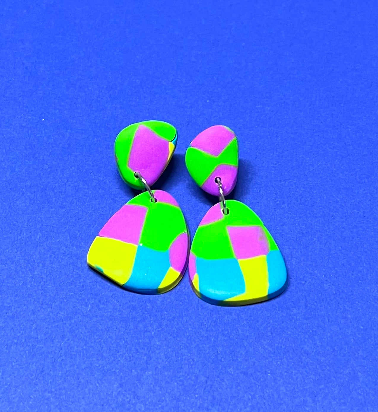 Handgemachte Ohrringe, bunt gemustert, aus Polymer Clay