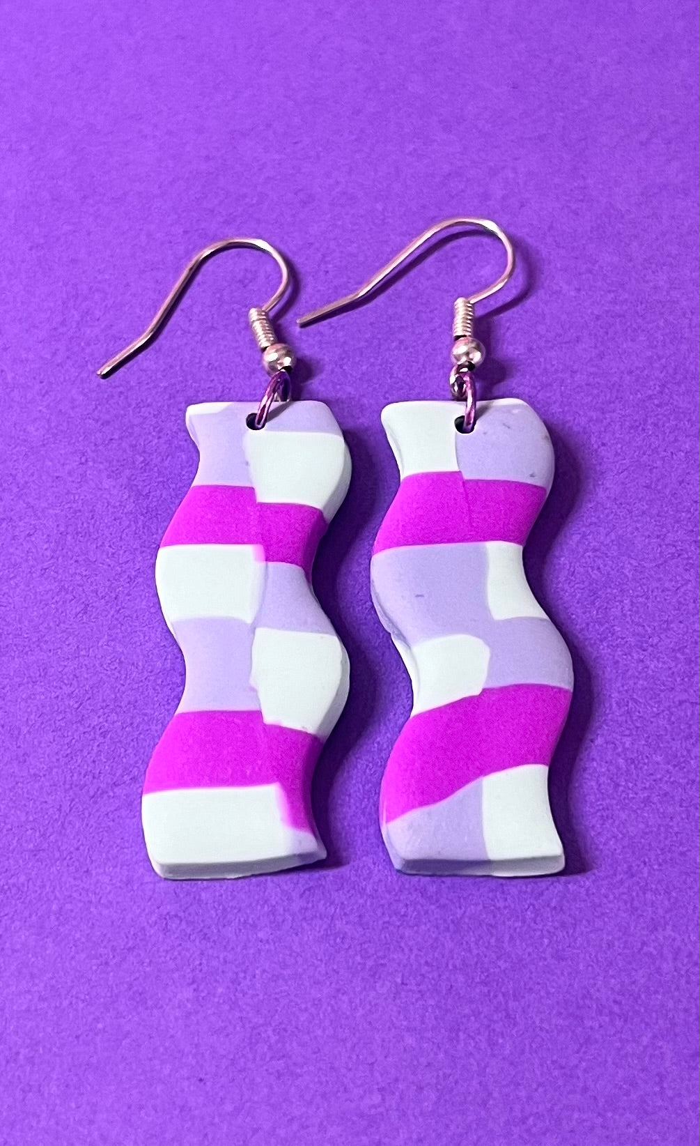 buntgemusterte Ohrringe aus Polymerton, geometrisch, angenehm zu tragen