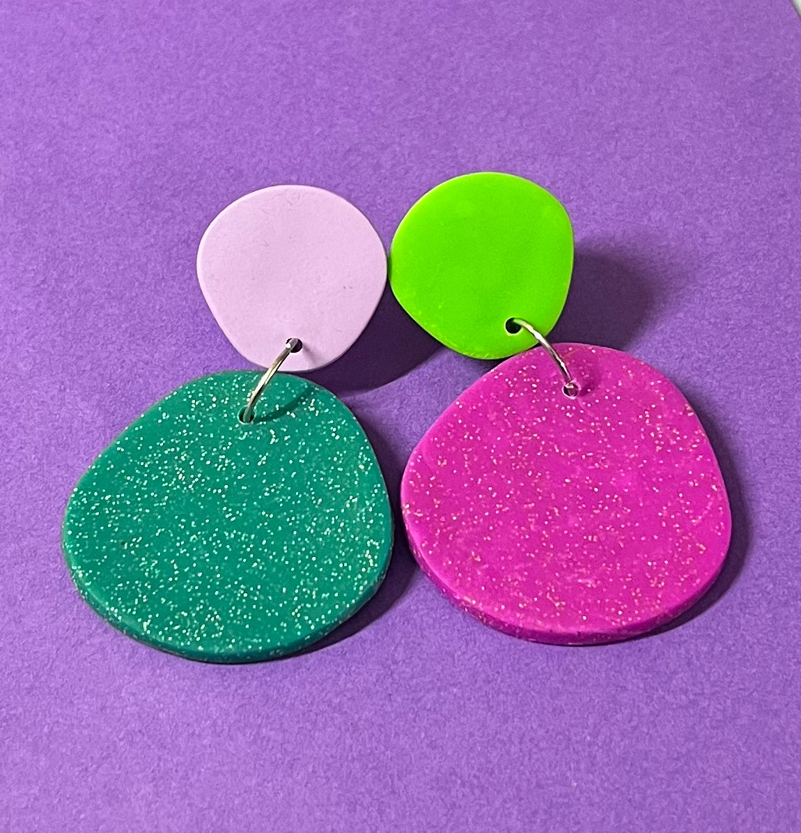 Bunte Ohrringe, Glitzer, auffällig, leicht