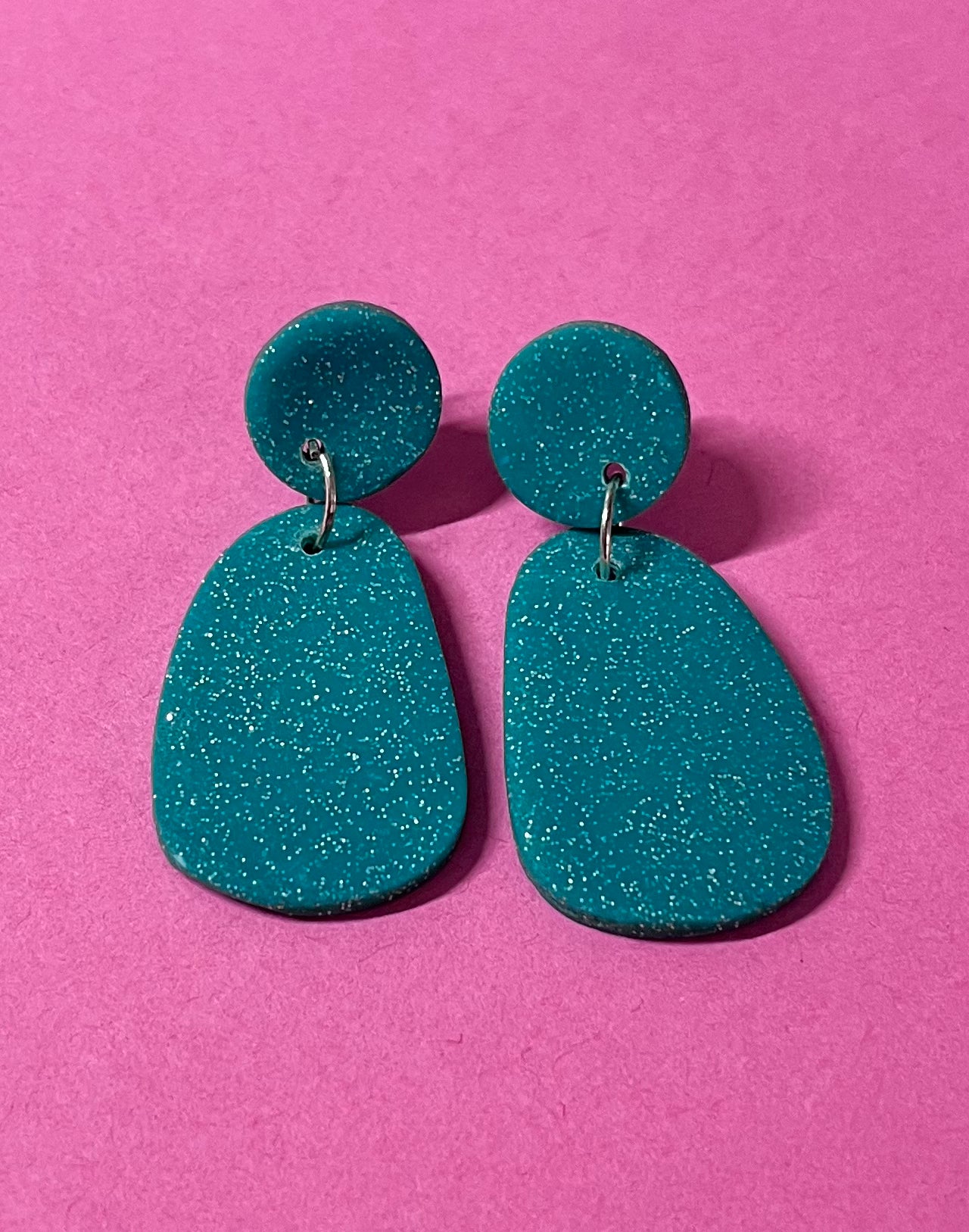 Glitzerohrringe, grün, handgemacht