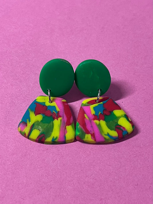 Kleine bunte rot-gelb-grün bunte handgemachte Ohrringe