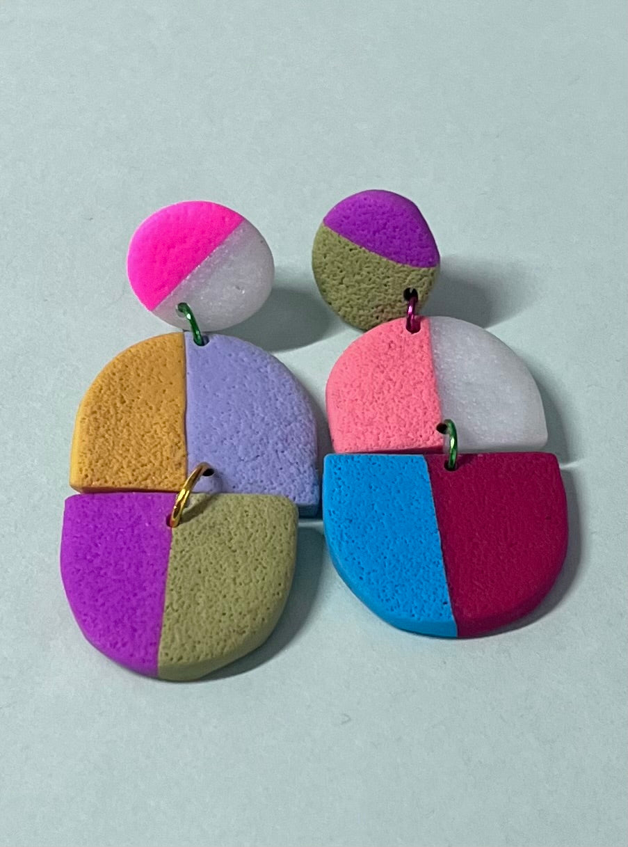 Dreiteilige bunte Ohrringe