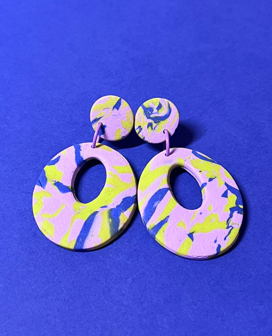 Ohrringe violet, dunkelblau und gelb,