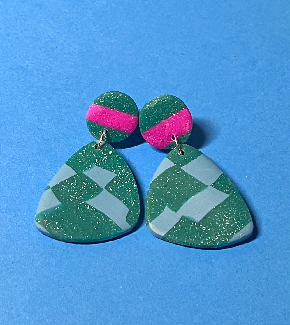 Grüne Ohrringe, mit Glitzer und pink