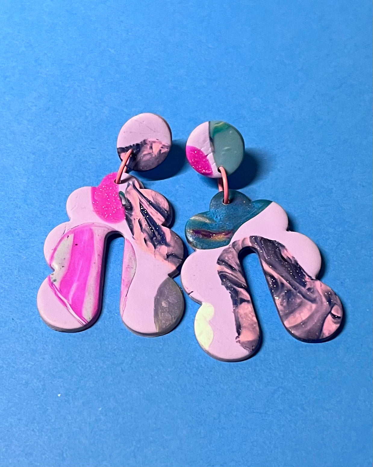 Statement Ohrringe, bunt, violet und verschiedene Farben