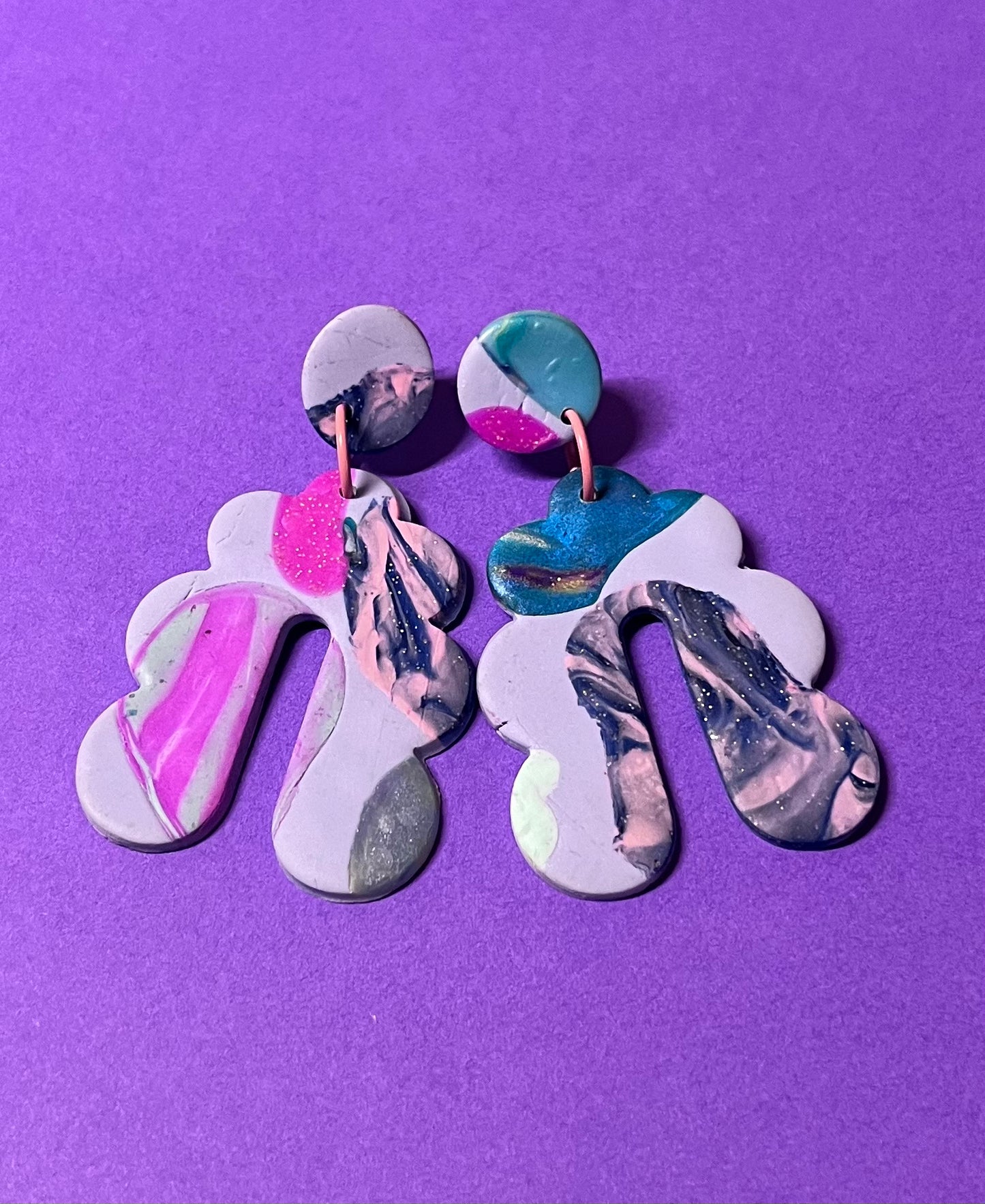 Statement Ohrringe, bunt, violet und verschiedene Farben