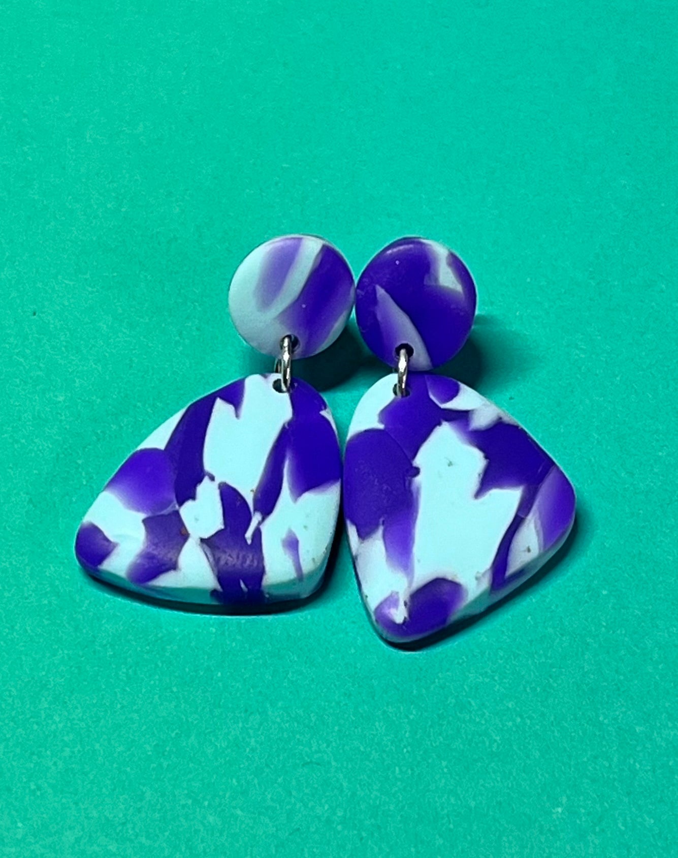 Handgemachte kleine Ohrringe, perfekt zu jedem Outfit